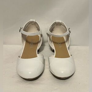 Girls Soda Big Kids Rhonda White Low Heel Dress Shoe- Size 1.5 M